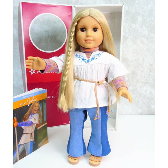American Girl Pleasant Company JULIE DOLL In Meet Outfit Shoes Book Blonde BOX - Picture 6 of 12